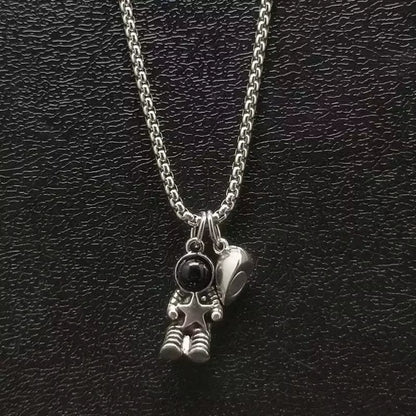 2Pcs Astronaut Couple Necklace Love Magnet Attraction Pendant Astronaut Men and Women Pair Star Astronaut Love Chain