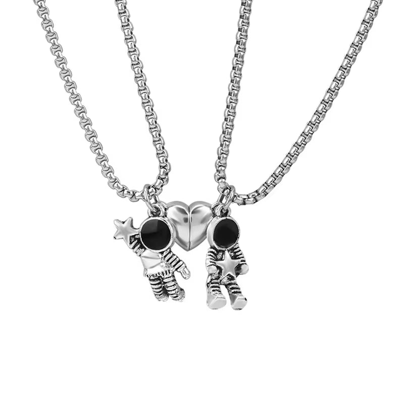 2Pcs Astronaut Couple Necklace Love Magnet Attraction Pendant Astronaut Men and Women Pair Star Astronaut Love Chain