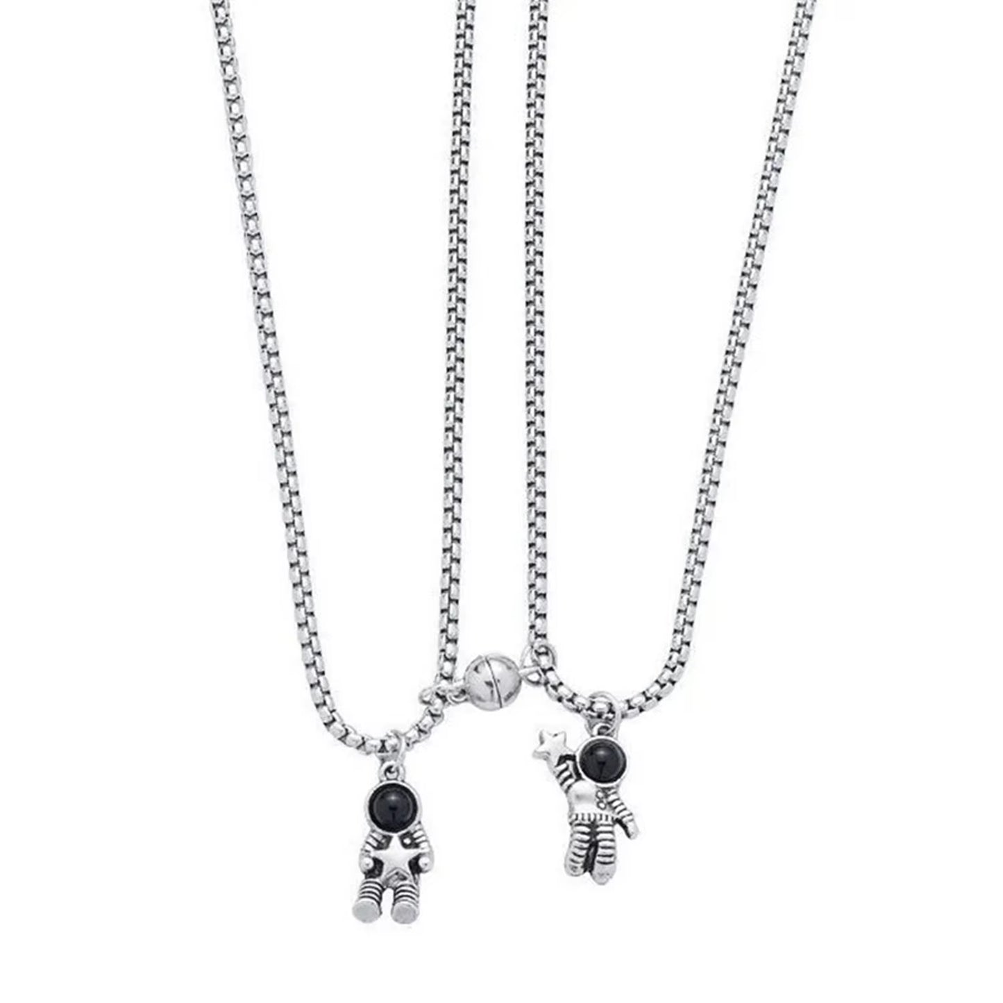 2Pcs Astronaut Couple Necklace Love Magnet Attraction Pendant Astronaut Men and Women Pair Star Astronaut Love Chain