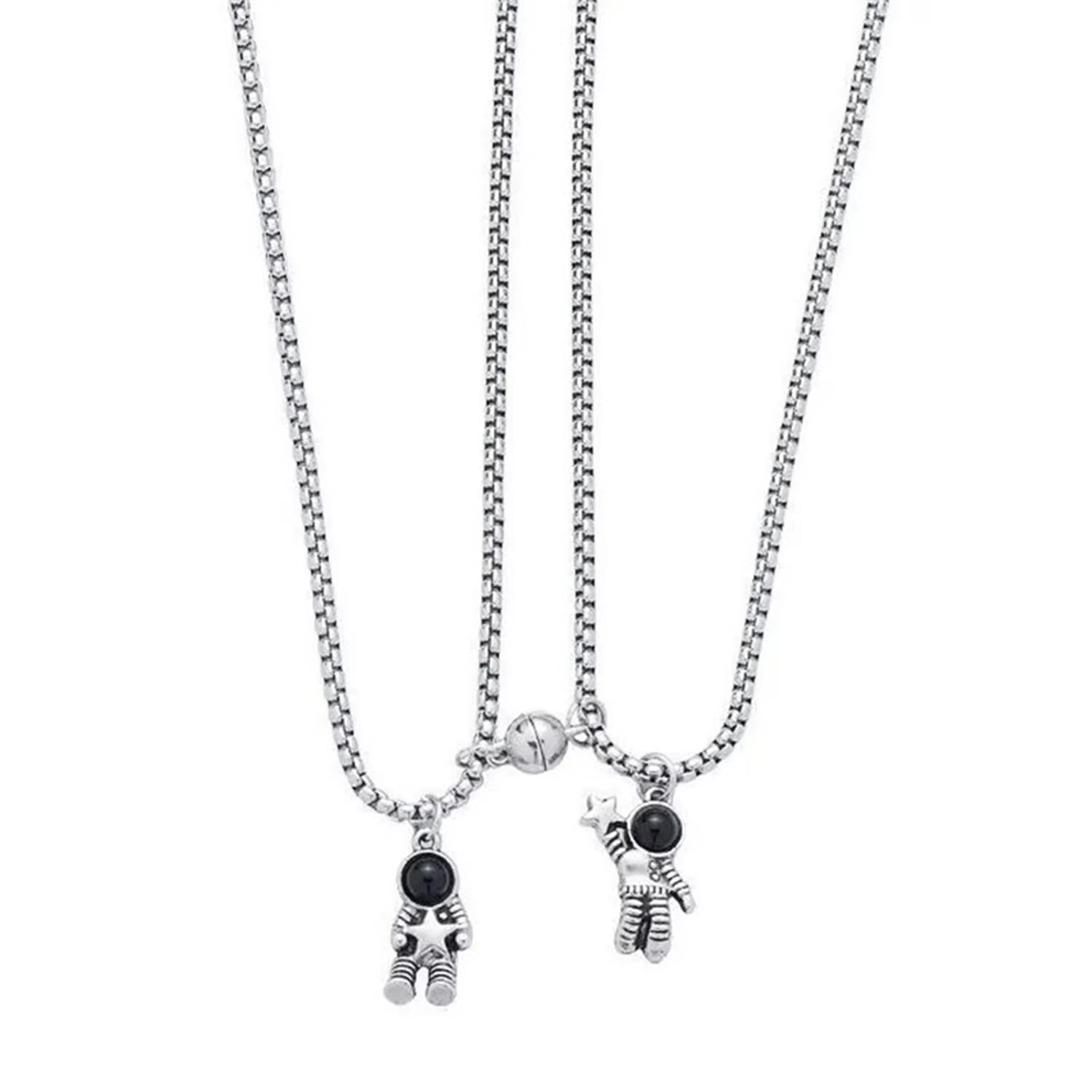 2Pcs Astronaut Couple Necklace Love Magnet Attraction Pendant Astronaut Men and Women Pair Star Astronaut Love Chain