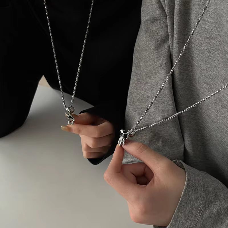 2Pcs Astronaut Couple Necklace Love Magnet Attraction Pendant Astronaut Men and Women Pair Star Astronaut Love Chain