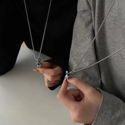 2Pcs Astronaut Couple Necklace Love Magnet Attraction Pendant Astronaut Men and Women Pair Star Astronaut Love Chain